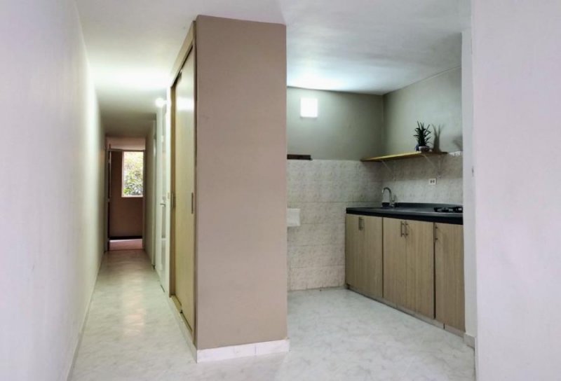 Arriendo apto 2º Piso 3 alcobas, 2 baños 4 closet- $1.300.000 por mes