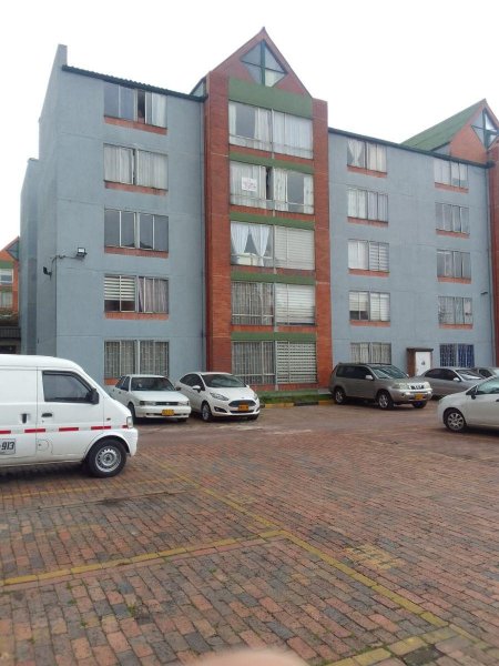 VENDO APARTAMENTO REMODELADO 2do PISO 3 ALCOBAS 2 BAÑOS GARAJE 