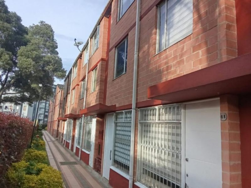VENDO CASA 69mtrs REMODELADA HAYUELOS 4 ALCOBAS 2 BAÑOS ESTUDIO PARQUEADERO GIM  BBQ