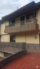 SE VENDE CASA UNIFAMILIAR EN CAMPO VALDÉS LA 45.