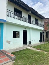 Casa ubicada con 2 viviendas independientes en el barrio La Trinidad, Tuluá, Valle del Cauca.