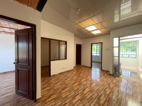 Se vende casa de tres apartamentos en Zipaquirá 