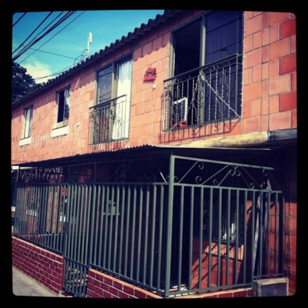Foto Casa en Venta en Valle Grande, Cali, Valle del Cauca - $ 70.000.000 - CAV34489 - BienesOnLine