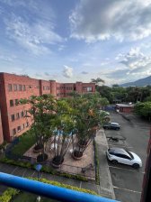 Apartamento en venta en Cali, barrio La Flora, ubicado en el Conjunto Residencial Madrigal