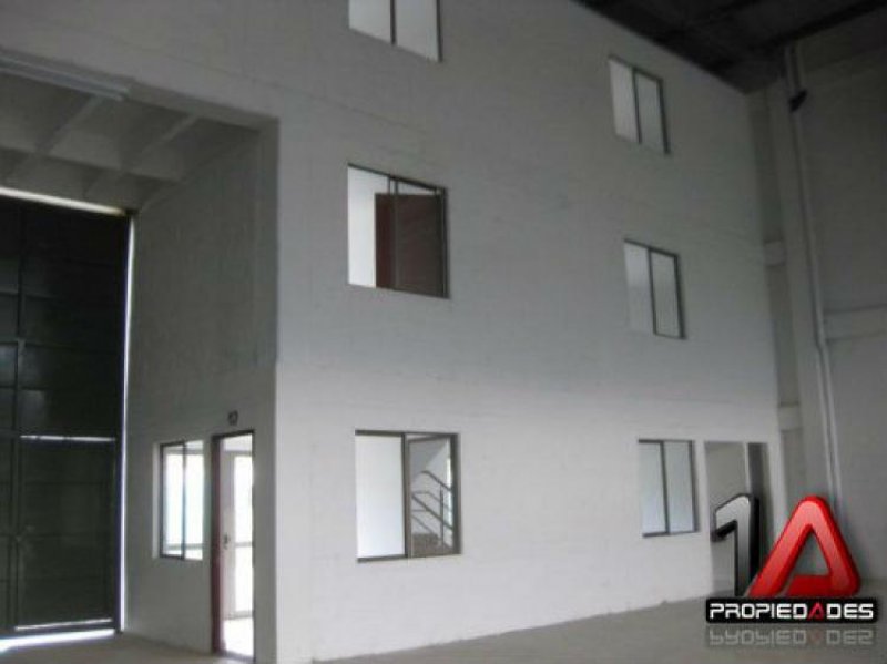 Foto Bodega en Arriendo en La Estrella, Antioquia - $ 7.800.000 - BOA56084 - BienesOnLine