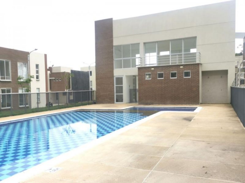 CASA EN VENTA EN FUSAGASUGA PARA ESTRENAR EN CONJUNTO CERRADO CERCA AL INDIO