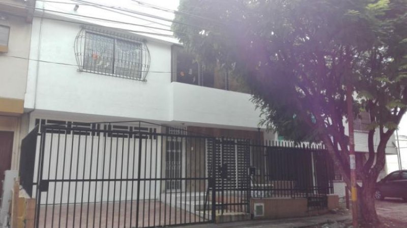 Foto Oficina en Arriendo en Tequendama, Cali, Valle del Cauca - $ 3.500.000 - OFA130656 - BienesOnLine