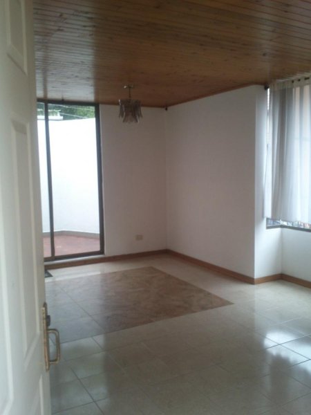 Foto Casa en Venta en Av 19 N, cerca al colegio INEM, Armenia, Quindío - $ 160.000.000 - CAV51015 - BienesOnLine