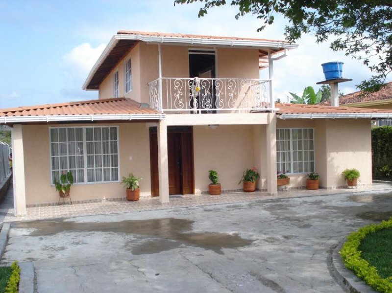 Foto Casa en Venta en Avenida centenario, Armenia, Quindío - $ 380.000.000 - CAV51513 - BienesOnLine