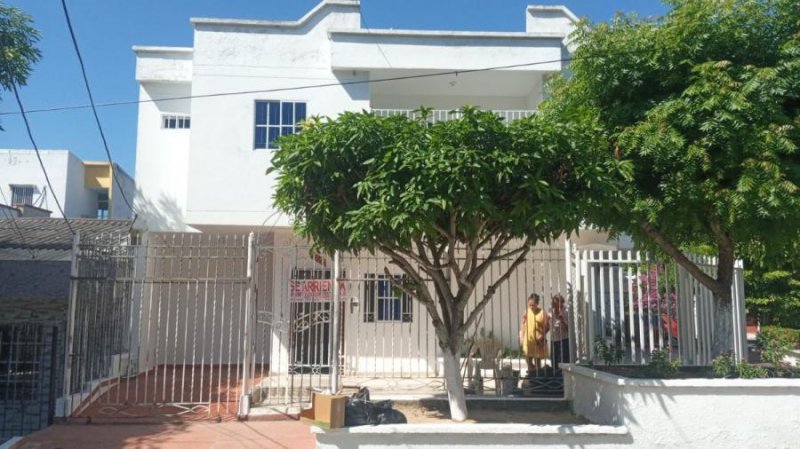 SE ARRIENDA hermosa y espaciosa CASA, UBICADA EN BARRIO OLAYA, al norte de Barranquilla.