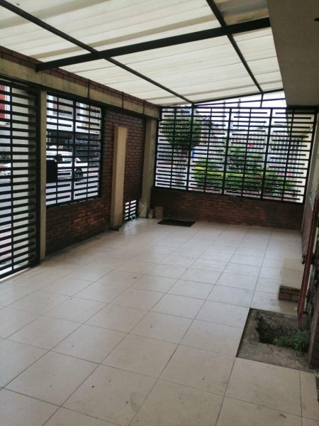 SE VENDE HERMOSO APARTAMENTO EN EL COUNTRY SUR 2 PISO 295 MILLONES NEGOCIABLES