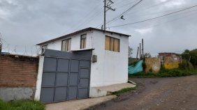 VENDO CASA ESQUINERA DE 2 PISOS EN OBONUCO, BARRIO SANTANDER, RUTA C15