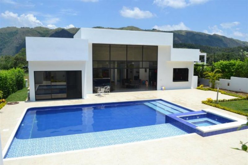 Foto Casa en Venta en CONDOMINIO CERCA A GIRARDOT, Girardot, Cundinamarca - $ 750.000.000 - CAV121007 - BienesOnLine