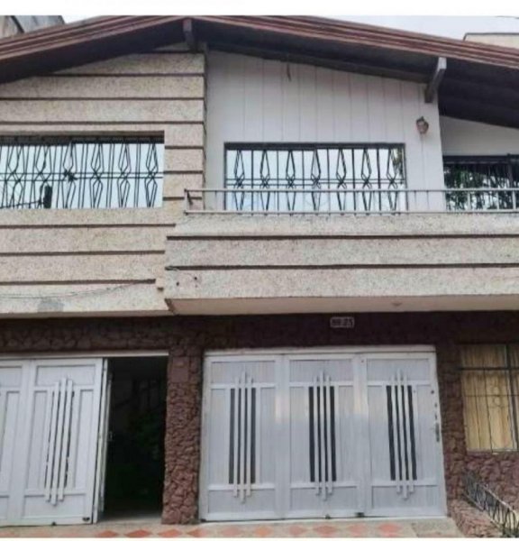 VENDO HERMOSA CASA EN LA AMERICA 