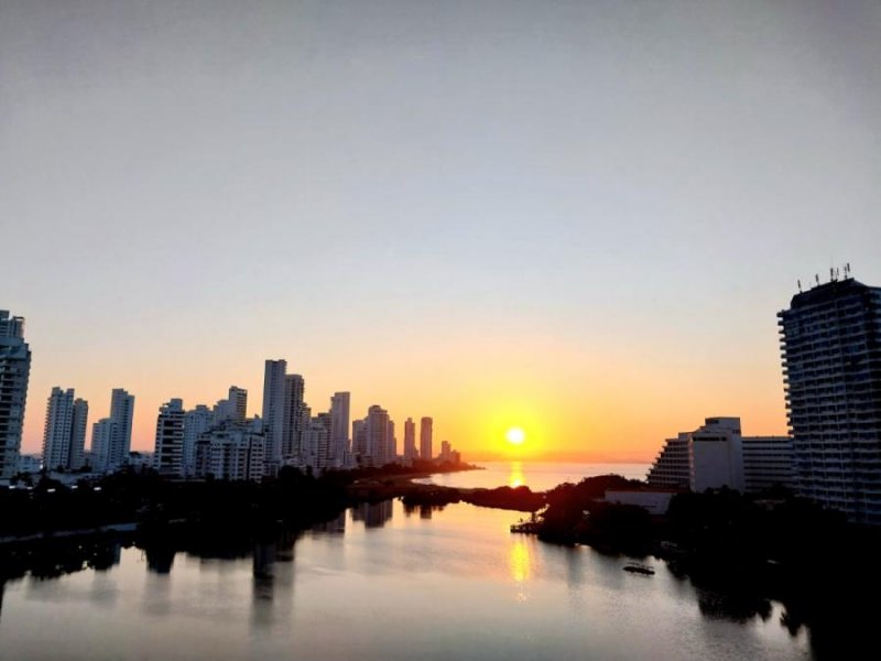VENDO HERMOSO APARTAMENTO CON LA VISTA MAS LINDA Y EN LA CALLE MAS SEGURA DE CARTAGENA COLOMBIA