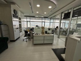 Venta de oficina en la Milla de Oro, Poblado
